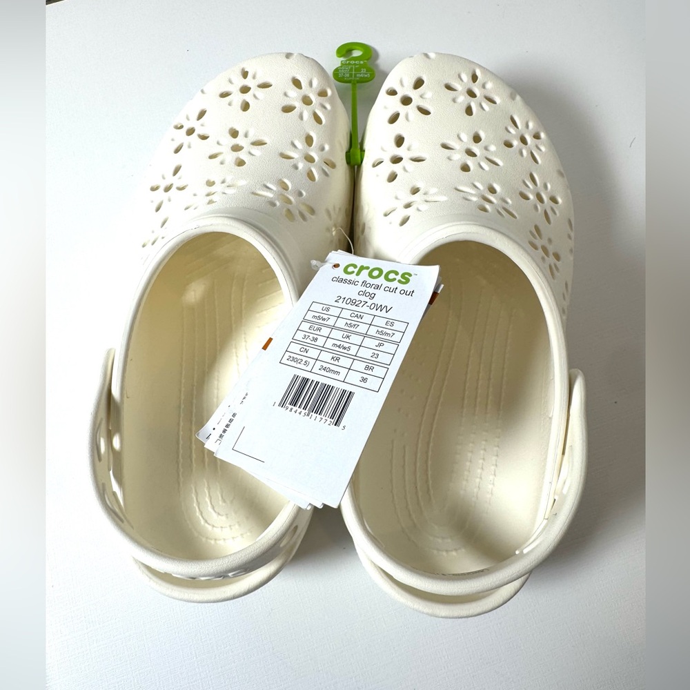 NEW CROCS Classic Floral Cut-Out Clog Size 7 Women’s NWT
